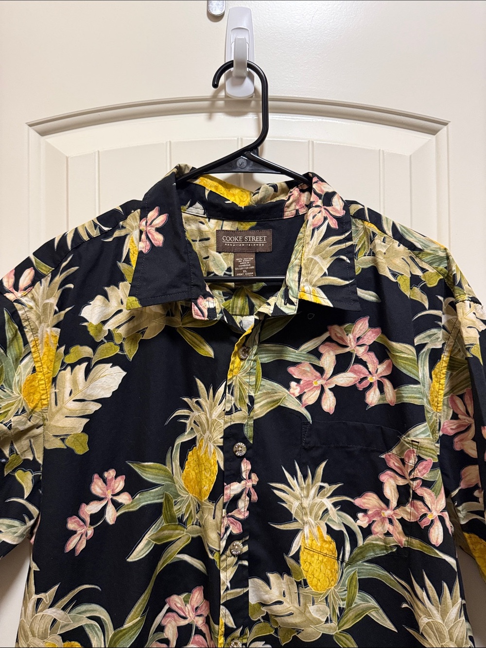 Men's Black Pineapple & Floral Short-Sleeve Button-Down Shirt